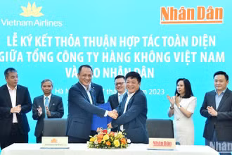 Ký kết hợp tác toàn diện giữa báo Nhân Dân và Vietnam Airlines