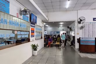 Người bệnh đến khám, chữa bệnh tại Bệnh viện Ung bướu thành phố Cần Thơ.