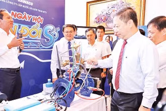 Các doanh nghiệp, đơn vị trưng bày các giải pháp chuyển đổi số tại Tuần lễ Chuyển đổi số Thành phố Hồ Chí Minh năm 2023.