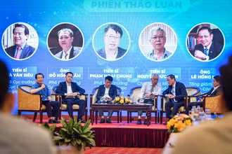 Toàn cảnh phiên thảo luận về các sáng kiến hợp tác thực chất, hiệu quả giữa địa phương, doanh nghiệp hàng không, du lịch và kiến nghị Chính phủ những giải pháp hỗ trợ.