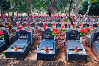Nghĩa trang Liệt sĩ huyện Lộc Ninh, tỉnh Bình Phước có hàng trăm mộ liệt sĩ chưa được định danh do thiếu thông tin.
