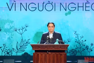 Thủ tướng Phạm Minh Chính: Chúng ta luôn trân trọng các "tấm lòng vàng" đã hỗ trợ những người có hoàn cảnh khó khăn một cách thầm lặng nhưng kiên trì, bền bỉ và hiệu quả. (Ảnh: TRẦN HẢI)