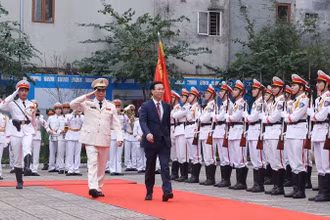 Chủ tịch nước thăm, kiểm tra công tác sẵn sàng chiến đấu, chúc Tết tại Bộ Tư lệnh Cảnh vệ và Bộ Tư lệnh Cảnh sát cơ động