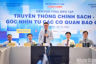 Ủy viên Trung ương Đảng, Tổng Biên tập Báo Nhân Dân, Phó Trưởng Ban Tuyên giáo Trung ương, Chủ tịch Hội Nhà báo Việt Nam Lê Quốc Minh đồng chủ trì Diễn đàn. (Ảnh: THÀNH ĐẠT)