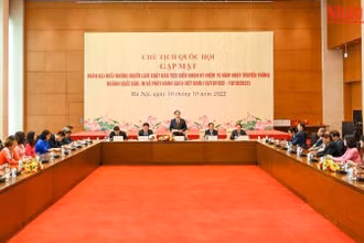 Quang cảnh buổi gặp mặt đoàn đại biểu những người làm xuất bản tiêu biểu nhân kỷ niệm 70 năm Ngày truyền thống ngành xuất bản, in và phát hành sách Việt Nam (10/10/1952-10/10/2022). (Ảnh: Duy Linh)