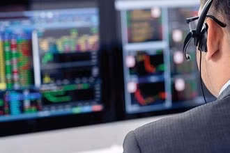Đuối sức cuối phiên, VN-Index giảm gần 3 điểm 