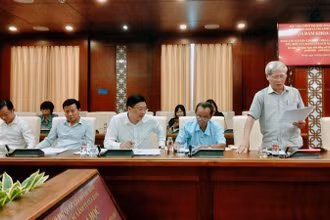 Đại biểu tham luận tại tọa đàm.