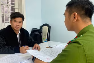 Đối tượng Đào Nguyên Nghị tại cơ quan điều tra. (Ảnh: Công an cung cấp)