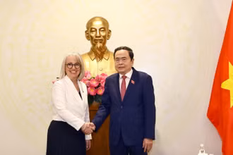Chủ tịch Quốc hội Trần Thanh Mẫn tiếp Tổng Giám đốc Tổ chức Quốc tế Pháp ngữ (OIF) Caroline St-Hilaire. Ảnh: Doãn Tấn – TTXVN