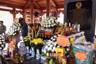 Thủ tướng Phạm Minh Chính dâng hương, hoa tưởng niệm tại Khu di tích Truông Bồn
