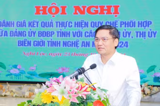 Đồng chí Hoàng Nghĩa Hiếu, Phó Bí thư Thường trực Tỉnh ủy Nghệ An phát biểu chỉ đạo tại hội nghị.