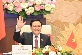 [Ảnh] Chủ tịch Quốc hội Vương Đình Huệ điện đàm với Chủ tịch Thượng viện Campuchia Samdech Techo Hun Sen