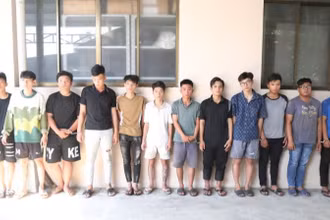 12 đối tượng bị tạm giữ để điều tra, làm rõ hành vi Giết người và Gây rối trật tự công cộng.
