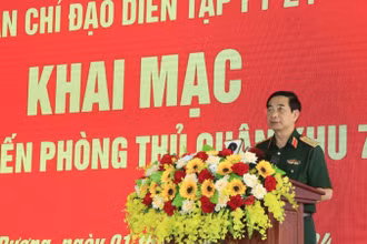 Đại tướng Phan Văn Giang phát biểu ý kiến chỉ đạo tại khai mạc diễn tập tác chiến phòng thủ Quân khu 7. 