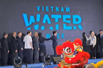 Các đại biểu thực hiện nghi thức khai mạc Tuần lễ ngành nước Việt Nam 2023.