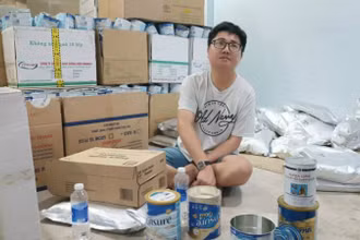 Đối tượng Vũ Thành Công và tang vật.