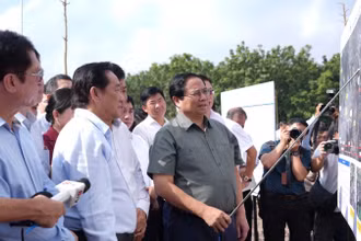 Thủ tướng Chính phủ Phạm Minh Chính kiểm tra, khảo sát hướng tuyến Dự án cao tốc Thành phố Hồ Chí Minh-Thủ Dầu Một-Chơn Thành tại Bình Dương vào ngày 26/9/2024.