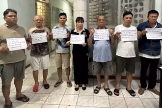 Các đối tượng bị tạm giữ để điều tra làm rõ hành vi “Đánh bạc” và “Tổ chức đánh bạc”.