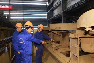 Nhiều nhà máy làm việc xuyên Tết tại Lào Cai