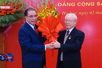 Trao Huy hiệu 55 năm tuổi Đảng tặng Đồng chí Nguyễn Phú Trọng