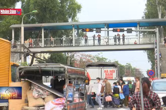 Bất cập cầu vượt bộ hành