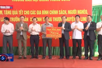 Đồng chí Phan Đình Trạc thăm, tặng quà Tết tại Lâm Đồng