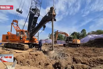 Nỗ lực cứu nạn bé trai lọt xuống cọc bê tông