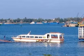Hiện trường vụ tàu cao tốc va chạm phà sắt.