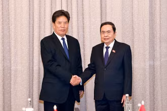 Chủ tịch Quốc hội Trần Thanh Mẫn gặp Phó Ủy viên trưởng Ủy ban Thường vụ Đại biểu Nhân dân toàn quốc Trung Quốc Lạc Tang Giang Thôn. (Ảnh: Doãn Tấn/TTXVN)