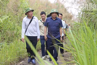 Đoàn công tác kiểm tra thực tế tại địa bàn giáp biên với nước bạn Lào.