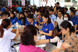 Có 978 đoàn viên, thanh niên, công chức, viên chức, cán bộ, chiến sĩ và nhân dân đăng ký hiến máu tình nguyện.