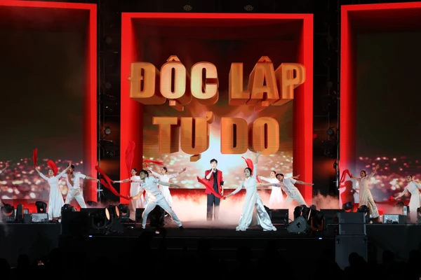 Tiết mục nghệ thuật tại chương trình.