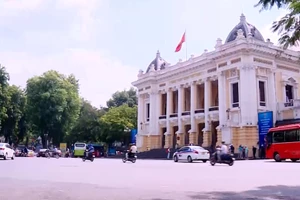 [Video] Hà Nội phân luồng giao thông phục vụ chương trình “Hòa nhạc ánh sáng - Chào năm mới 2026”