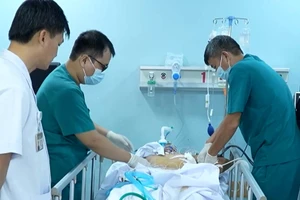 [Video] Thực hiện thành công ca phẫu thuật mở ngực giữa Trường Sa Lớn