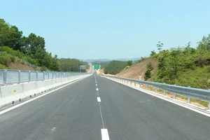 [Video] Hoàn thành 3.188km tuyến chính cao tốc