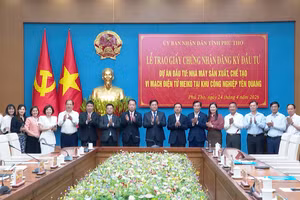 [Video] Phú Thọ: Trao Giấy chứng nhận đăng ký đầu tư dự án sản xuất, chế tạo vi mạch điện tử 