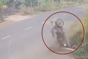 [Video] Đình chỉ cán bộ CSGT liên quan vụ tai nạn làm nam sinh tử vong tại Đắk Lắk