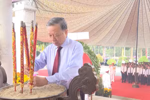 [Video] Tổng Bí thư, Chủ tịch nước Tô Lâm dâng hương tại Nghĩa trang Liệt sĩ Tân Biên (Tây Ninh)