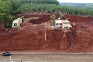 [Video] Ngành chức năng tỉnh Đồng Nai công khai xin lỗi người dân trong vụ hạ cốt nền khiến nhiều nhà dân “treo cao”