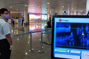 [Video] TP Hồ Chí Minh đo thân nhiệt toàn bộ hành khách nhập cảnh để phòng vi rút Nipah