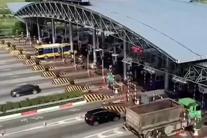 [Video] Thu phí một số đoạn cao tốc Bắc - Nam; áp dụng quy chuẩn khí thải ô tô mới từ 1/3