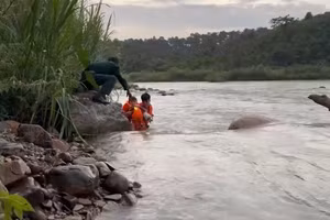 [Video] Tìm thấy nạn nhân cuối cùng trong vụ đuối nước trên sông Đồng Nai