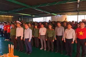 [Video] Xúc động Lễ tưởng niệm các chiến sĩ Gạc Ma giữa trùng khơi