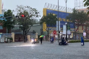 [Video] Đà Nẵng cho học sinh nghỉ học để ứng phó với bão số 12