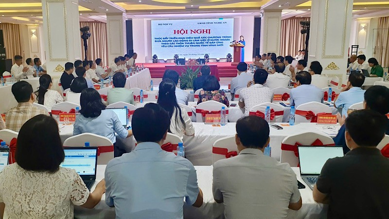 Triển khai hiệu quả các chương trình đưa người lao động đi làm việc ở nước ngoài Toàn cảnh hội nghị "Thúc đẩy triển khai hiệu quả các chương trình đưa người lao động đi làm việc ở nước ngoài".