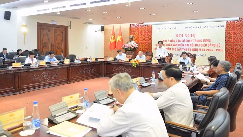 Toàn cảnh hội nghị xin ý kiến các cơ quan Trung ương góp ý dự thảo Văn kiện Đại hội đại biểu Đảng bộ thành phố Cần Thơ lần thứ XV, nhiệm kỳ 2025-2030.