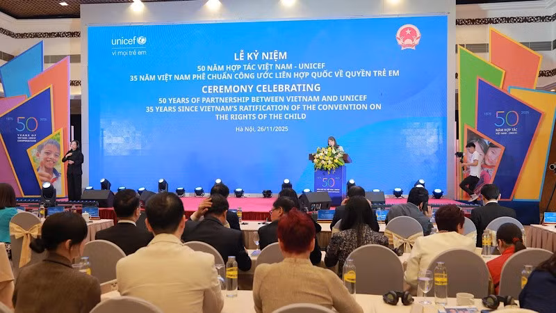 Toàn cảnh Lễ kỷ niệm 50 năm hợp tác Việt Nam - UNICEF, 35 năm Việt Nam phê chuẩn Công ước Liên hợp quốc về Quyền trẻ em.