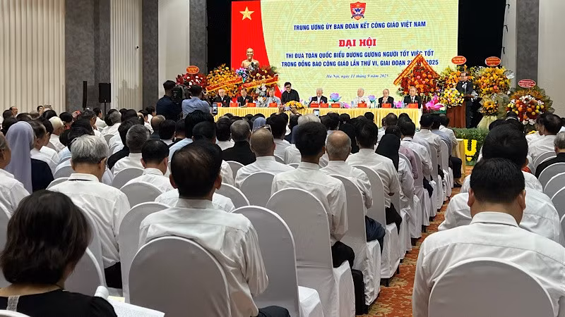 Toàn cảnh Đại hội Thi đua toàn quốc biểu dương gương người tốt, việc tốt trong đồng bào Công giáo, giai đoạn 2020-2025.