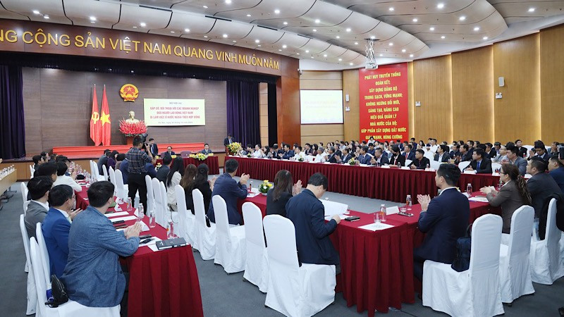 Gặp gỡ, đối thoại nhằm tháo gỡ khó khăn cho các doanh nghiệp đưa người lao động Việt Nam đi làm việc ở nước ngoài theo hợp đồng.