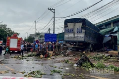 Hiện trường vụ tại nạn nghiêm trọng tại khu vực chợ Tân Long, xã Lao Bảo.